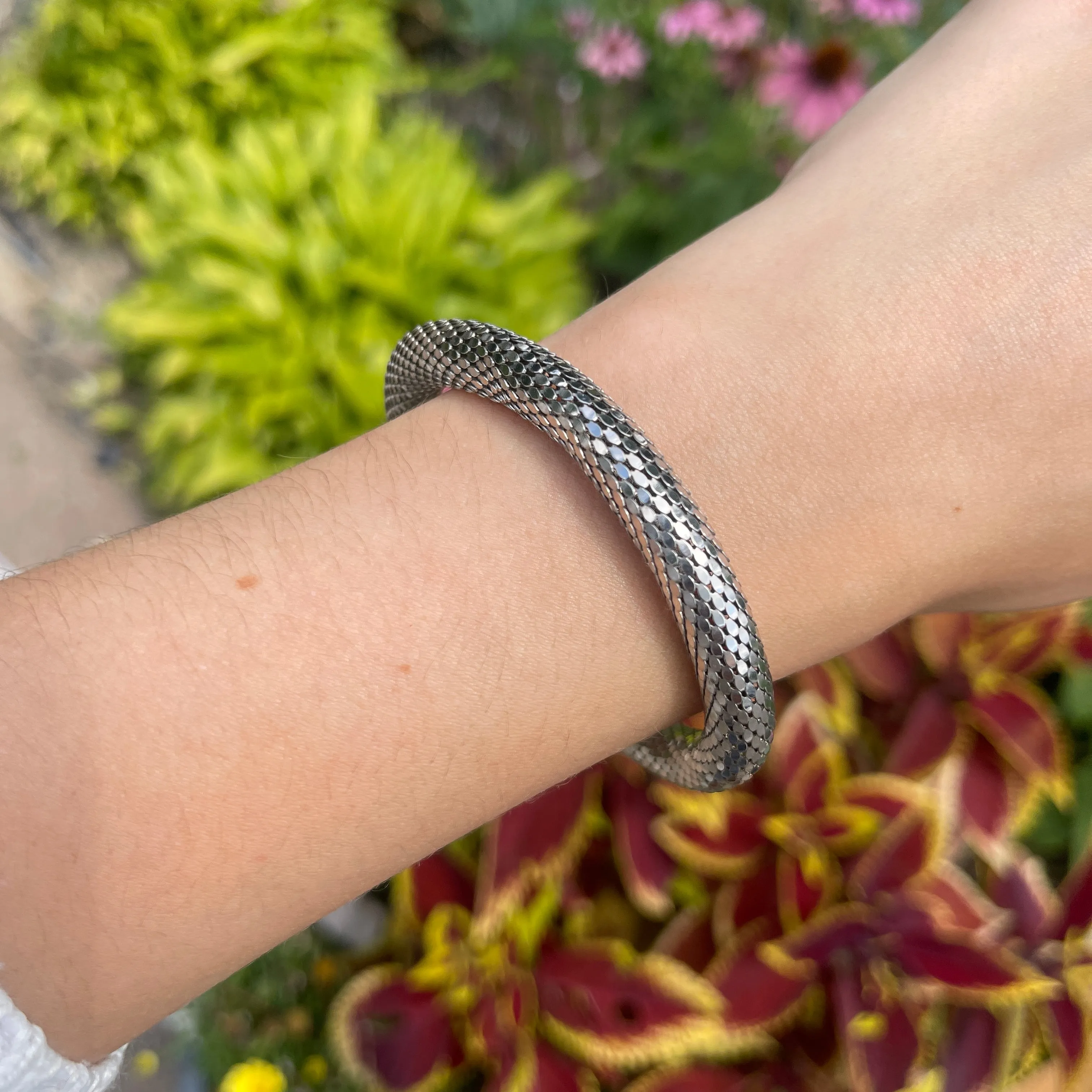 Estate 14KT White Gold Snake Mesh Rounded Bangle Bracelet