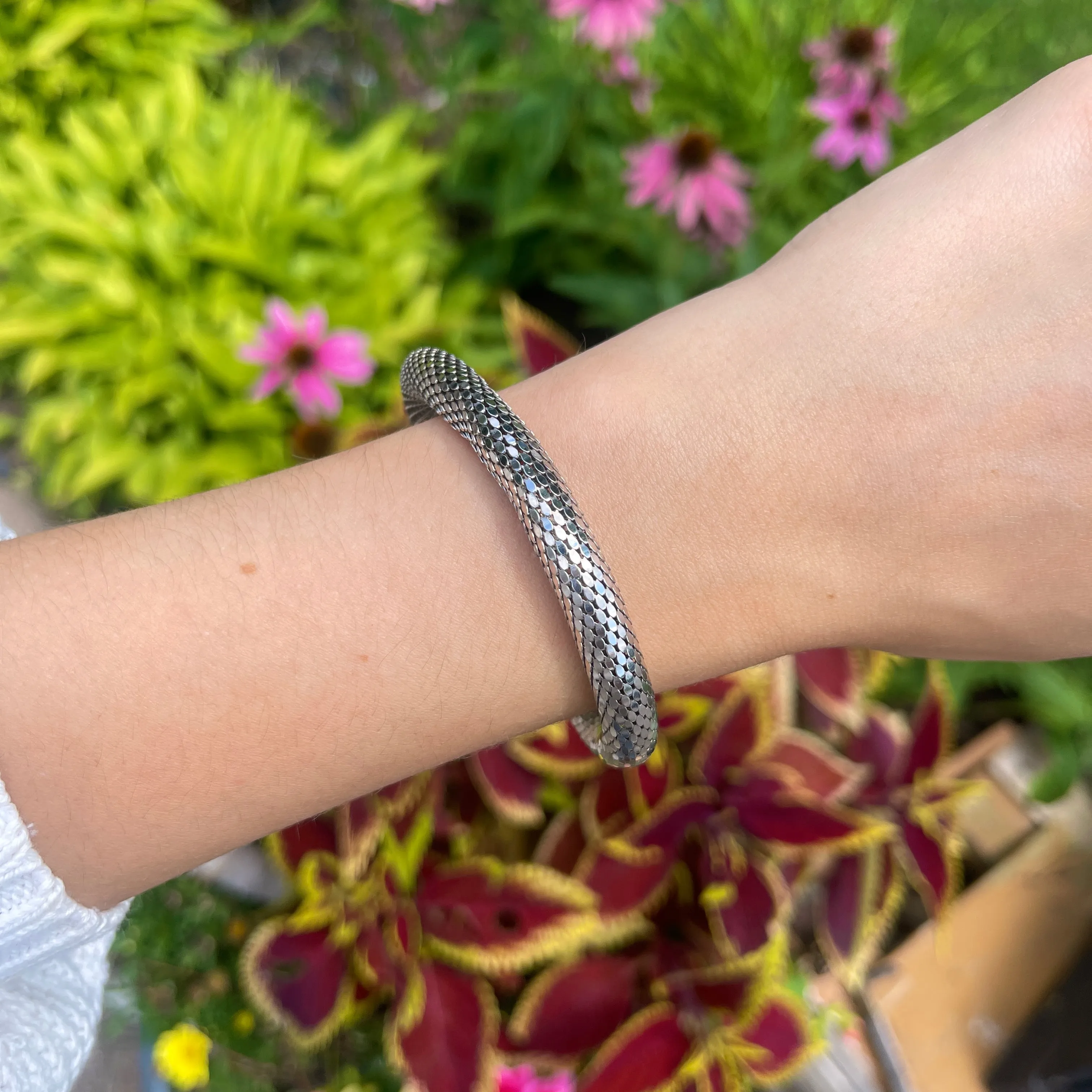 Estate 14KT White Gold Snake Mesh Rounded Bangle Bracelet