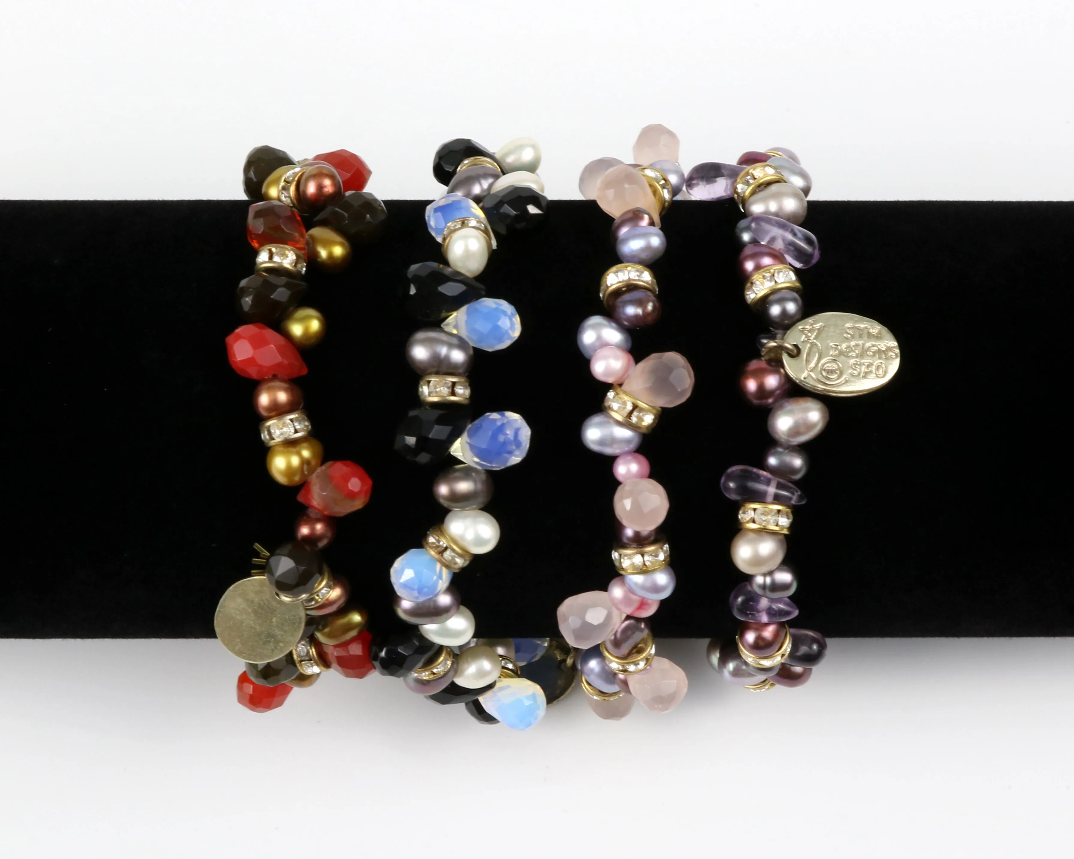 Feminine and Delicate Zig-Zag Bracelet