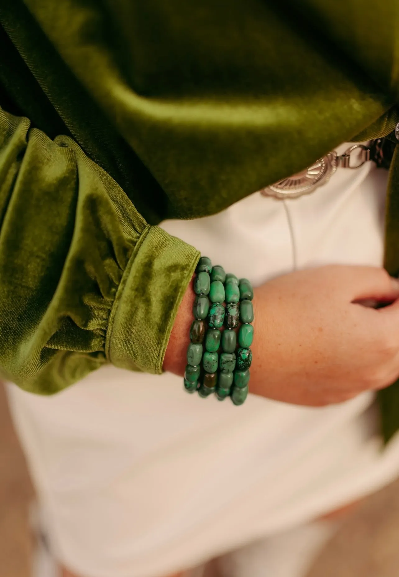 GREEN BARREL STRETCH BRACELET