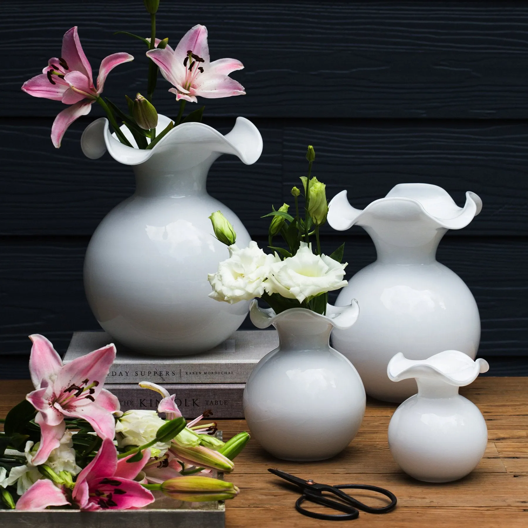 HIBISCUS GLASS WHITE VASE