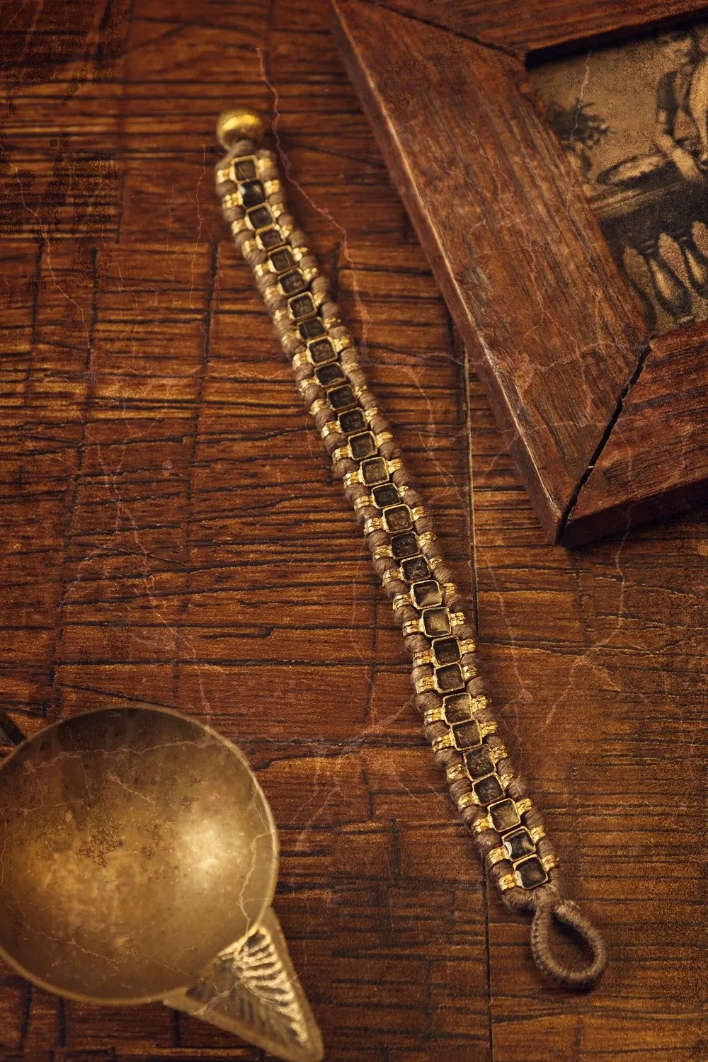 House Of Tuhina  -   House Of Tuhina Falak Enamel Reversible Bracelet