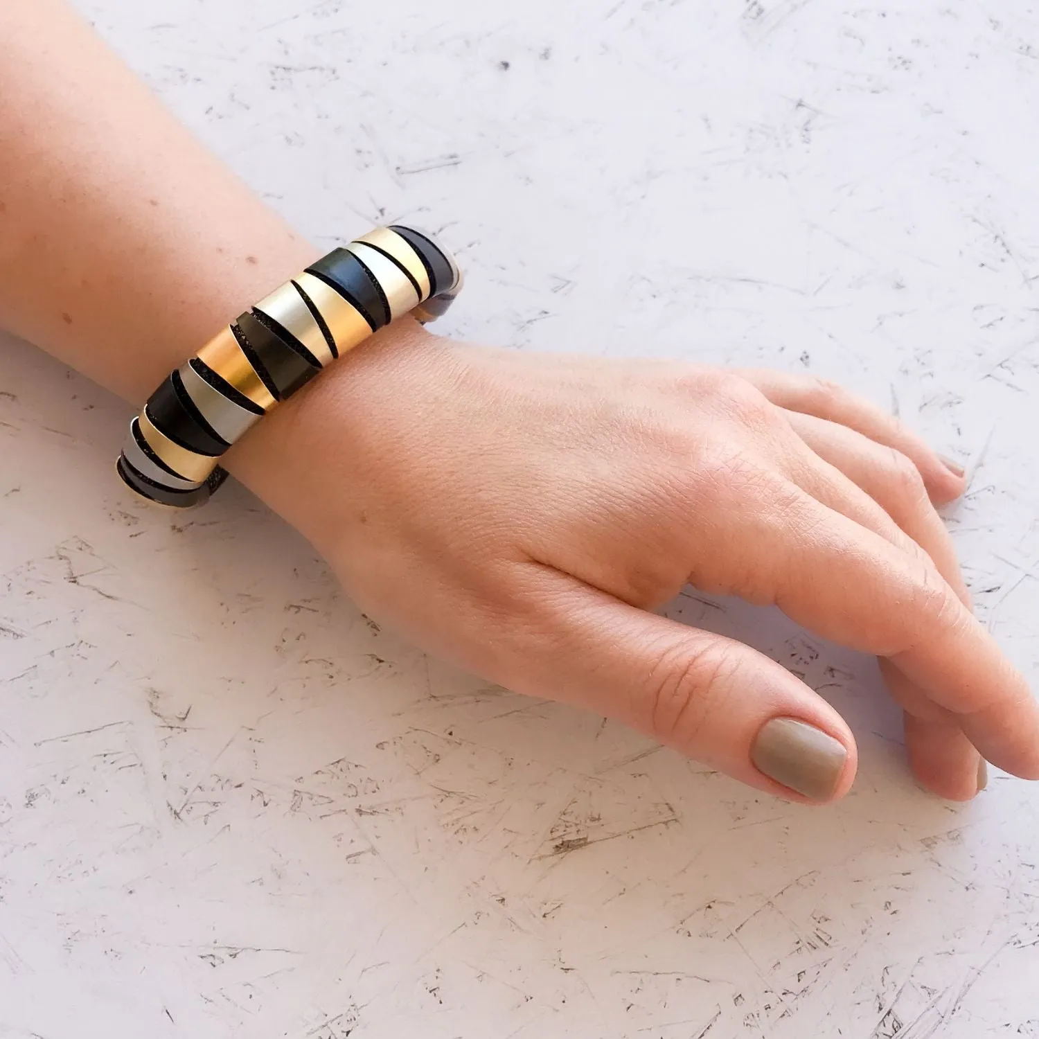 Kourtney - Elegant mesh and metal bracelet