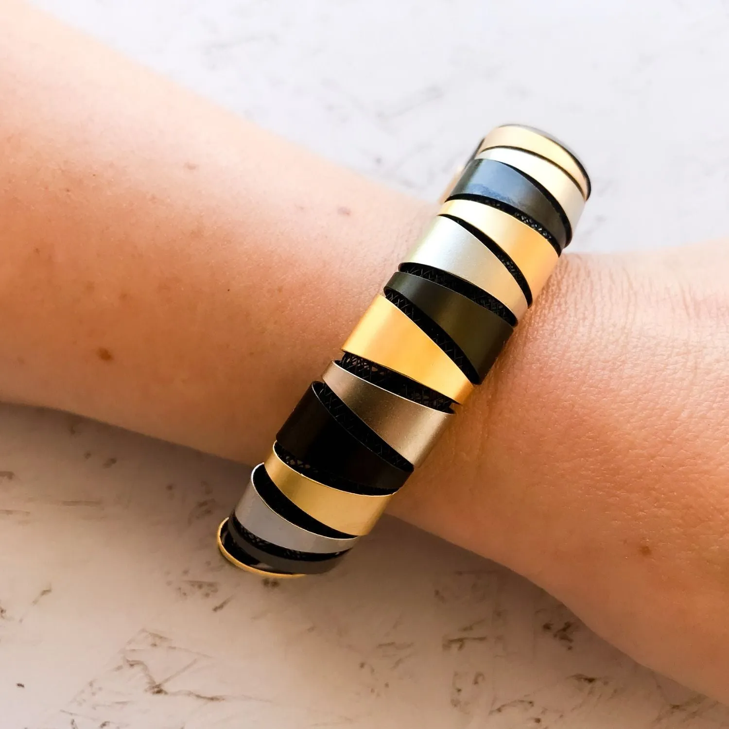 Kourtney - Elegant mesh and metal bracelet