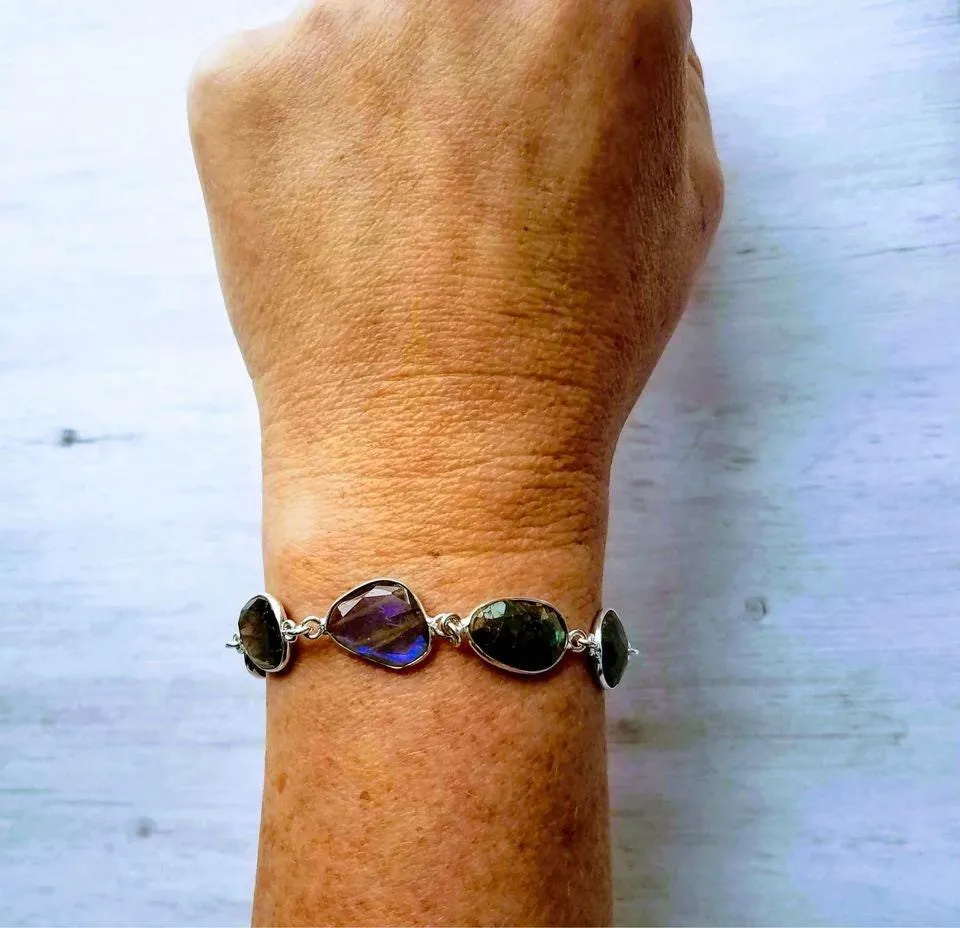 Labradorite Bracelet, oval stone bracelet, chunky stone bracelet, gemstone bracelet, silver frame, iridescent stone metallic flash bracelet