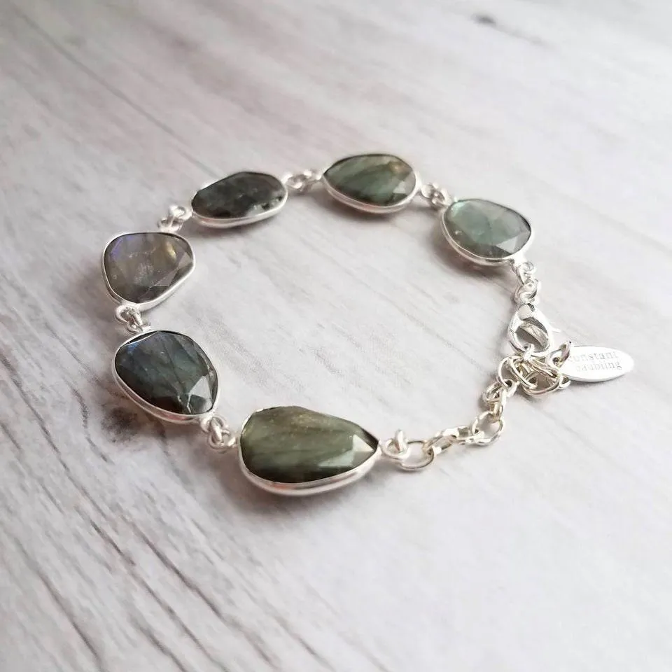 Labradorite Bracelet, oval stone bracelet, chunky stone bracelet, gemstone bracelet, silver frame, iridescent stone metallic flash bracelet