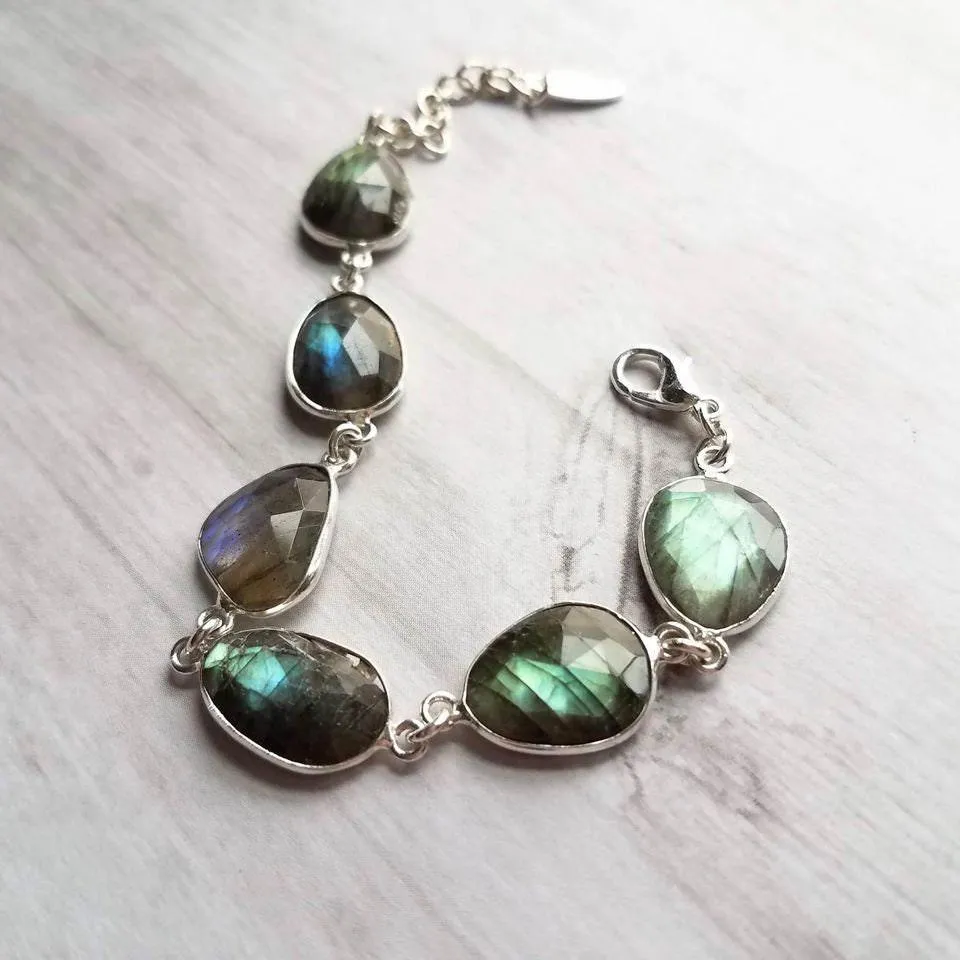 Labradorite Bracelet, oval stone bracelet, chunky stone bracelet, gemstone bracelet, silver frame, iridescent stone metallic flash bracelet