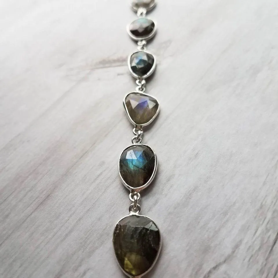 Labradorite Bracelet, oval stone bracelet, chunky stone bracelet, gemstone bracelet, silver frame, iridescent stone metallic flash bracelet