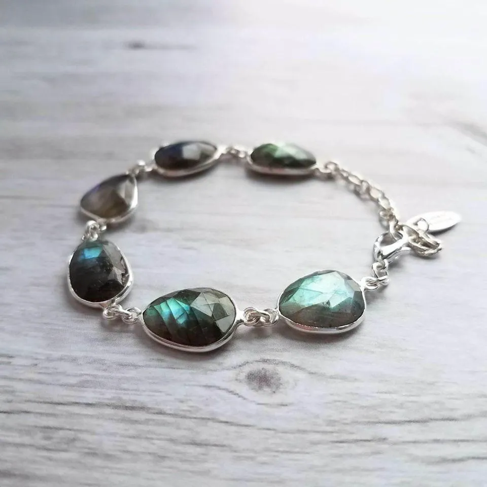 Labradorite Bracelet, oval stone bracelet, chunky stone bracelet, gemstone bracelet, silver frame, iridescent stone metallic flash bracelet