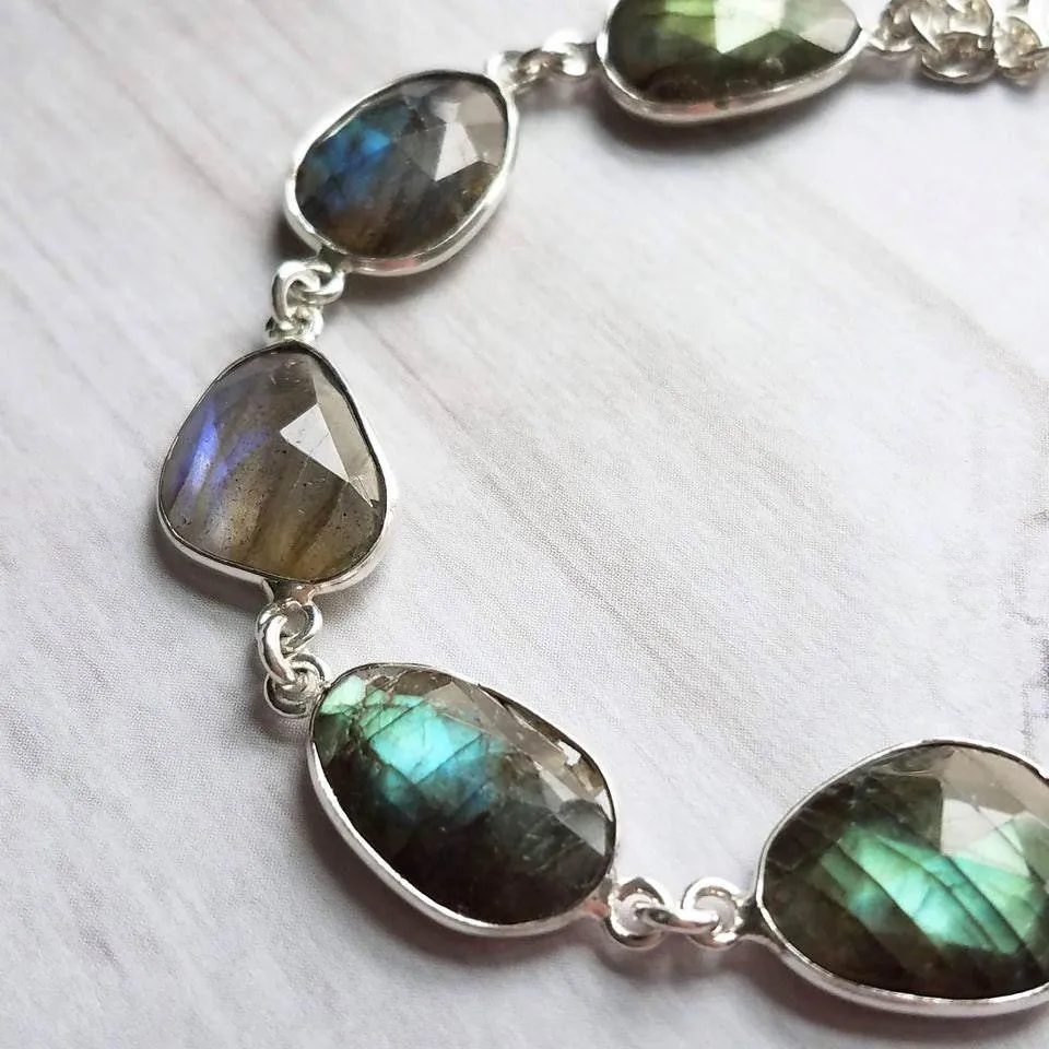 Labradorite Bracelet, oval stone bracelet, chunky stone bracelet, gemstone bracelet, silver frame, iridescent stone metallic flash bracelet