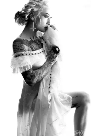 Lena Scissorhands - Soft White BW - 8x12 Signed Pearl Print