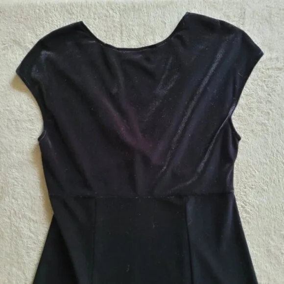 Maggy London black velvet v-neck midi dress size 8