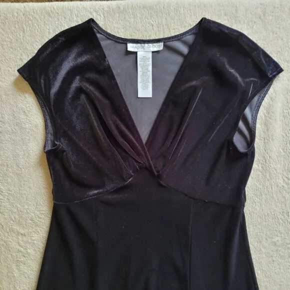 Maggy London black velvet v-neck midi dress size 8