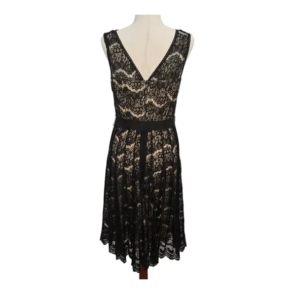 Nanette Lapore Ramona Black Lace Double V Neck Dress Size 8 Black