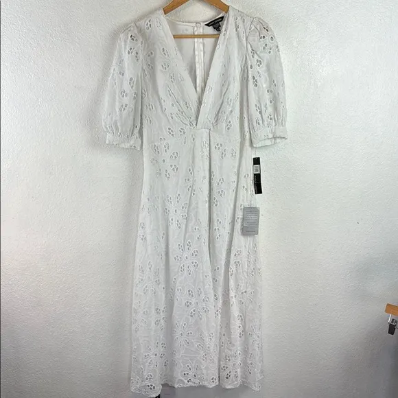 NWT New Maggy London White Eyelet puff sleeve button front Dress 4