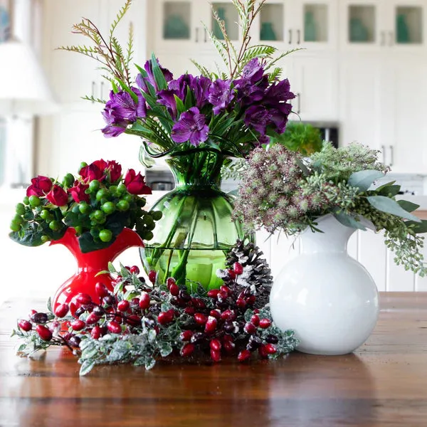 Vietri Hibiscus Glass White Bud Vase